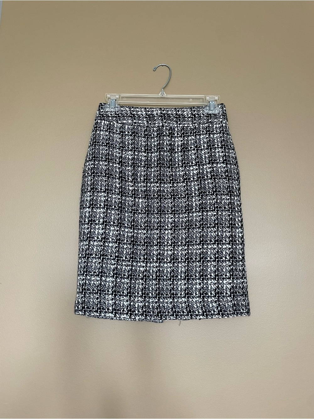 {Banana Republic} Classic Black & White Tweed Pencil Skirt